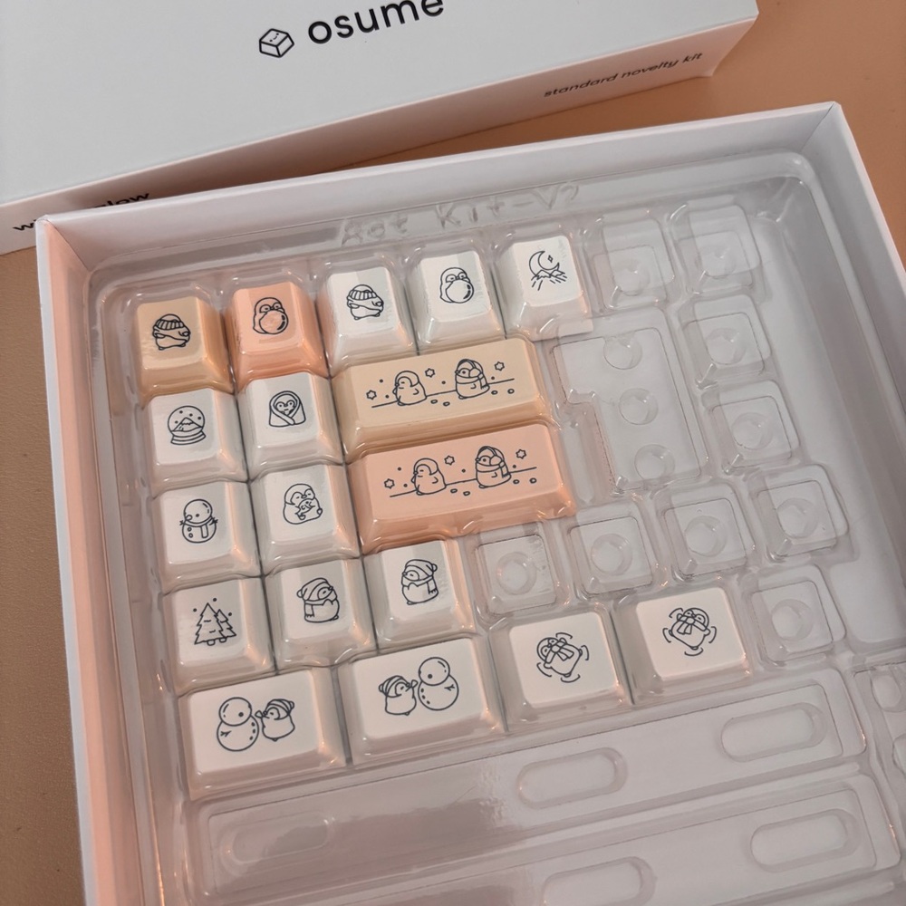 osume winterglow novelty penguin keycaps